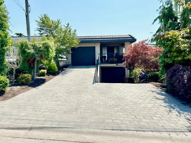 15086 BEACHVIEW AVENUE - photo 2 of 38