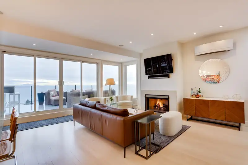 15086 BEACHVIEW AVENUE - photo 4 of 38