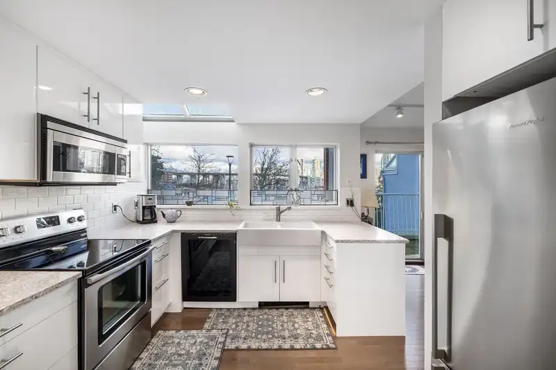 1598 ISLAND PARK WALK - photo 2 of 40