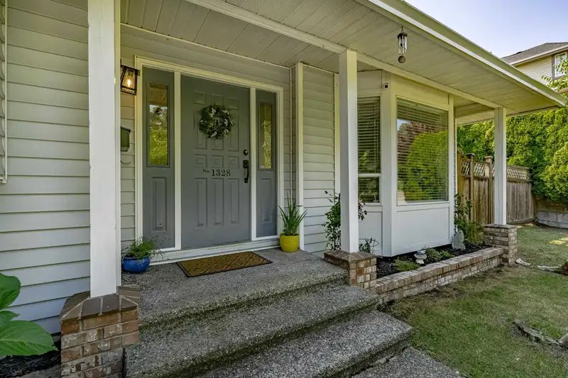 1328 HONEYSUCKLE LANE - photo 2 of 40