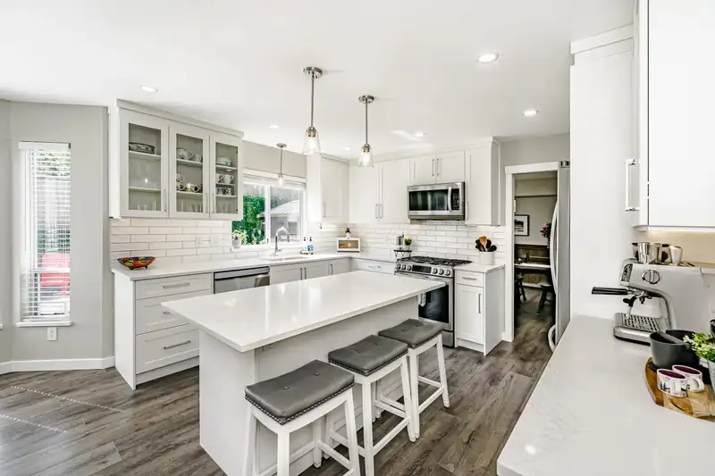 1328 HONEYSUCKLE LANE - photo 4 of 40