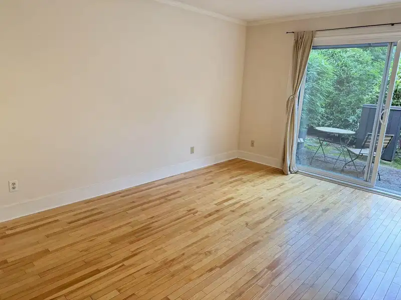 3 460 W 16TH AVENUE - photo 4 of 11