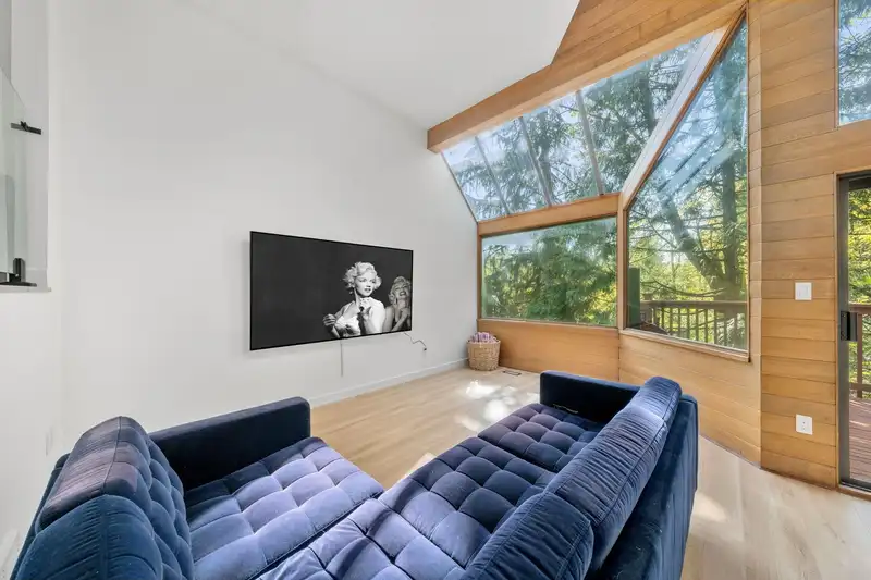 2103 WESTVIEW DRIVE - photo 3 of 40