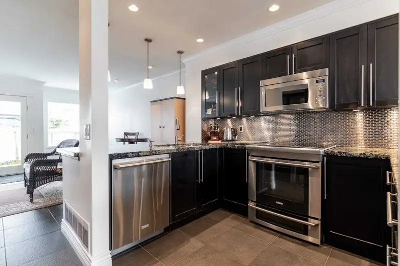113 1232 JOHNSON STREET - photo 3 of 40