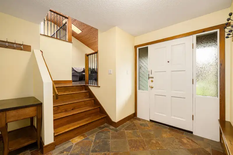 14581 17 AVENUE - photo 4 of 35