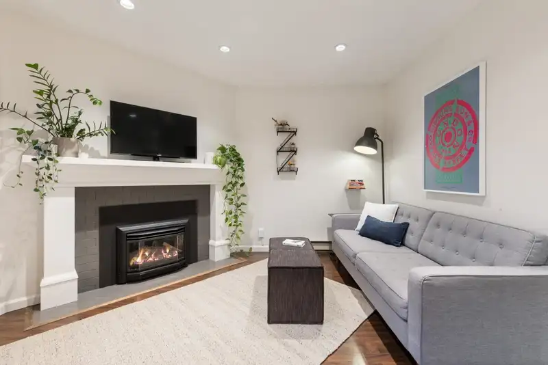 103 W 15TH AVENUE - photo 4 of 29