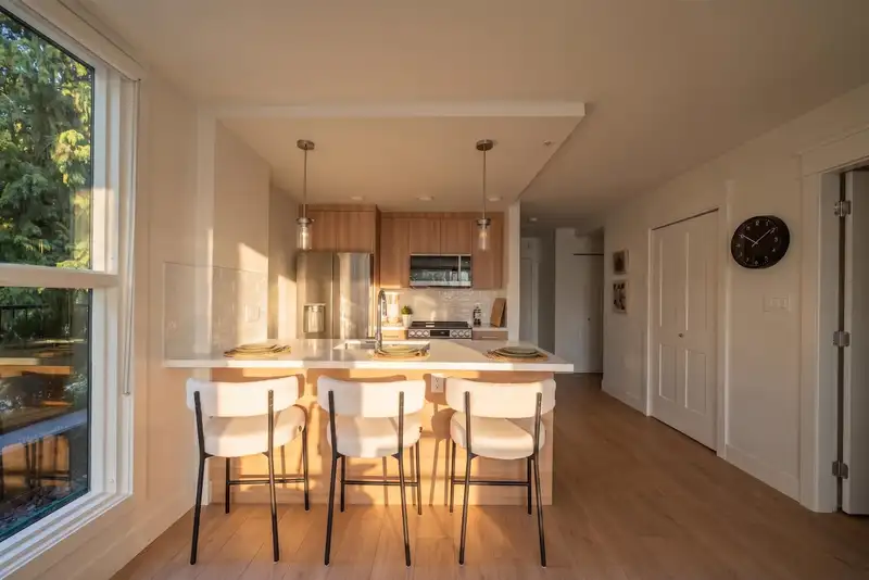 106 2368 SHAUGHNESSY STREET - photo 3 of 7