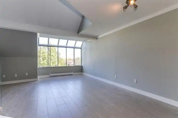 324 7751 MINORU BOULEVARD - photo 4 of 23