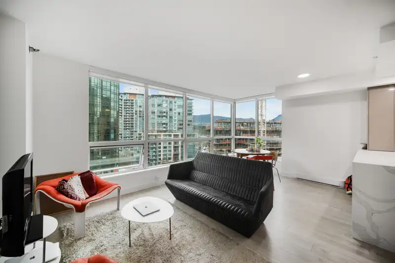 1003 555 JERVIS STREET - photo 3 of 19
