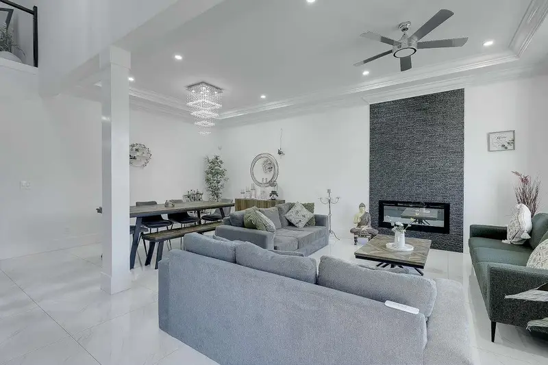 8232 144A STREET - photo 4 of 23