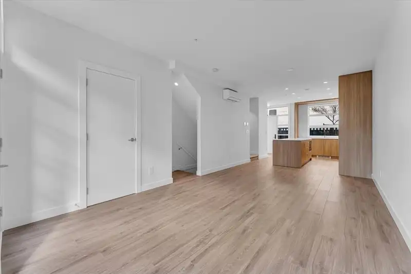 1001 6085 IRMIN STREET - photo 4 of 38