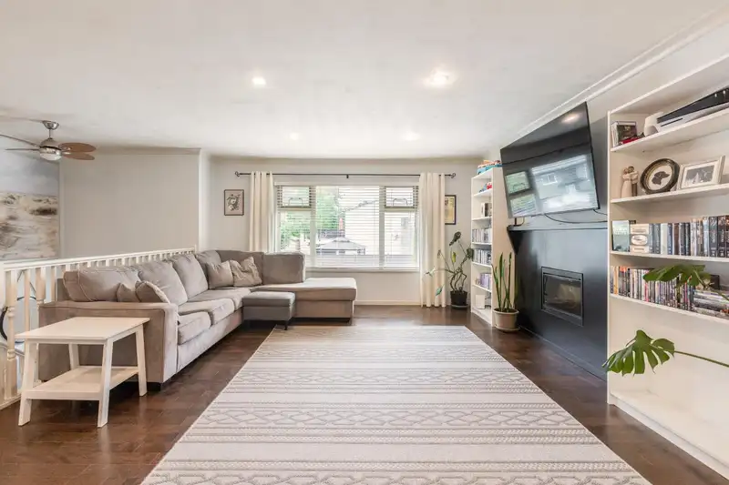 26481 30A AVENUE - photo 3 of 33