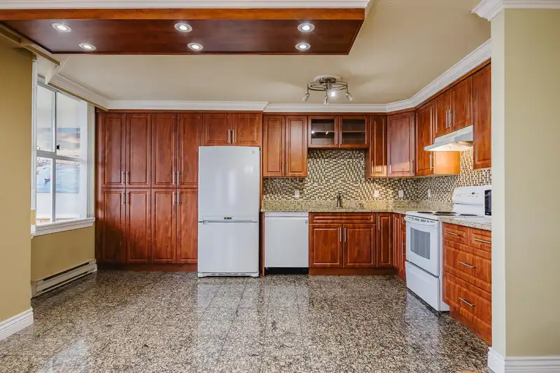 903 11920 80 AVENUE - photo 3 of 40