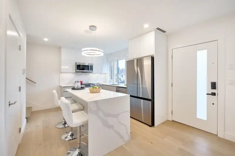 3509 TRIUMPH STREET - photo 1 of 21