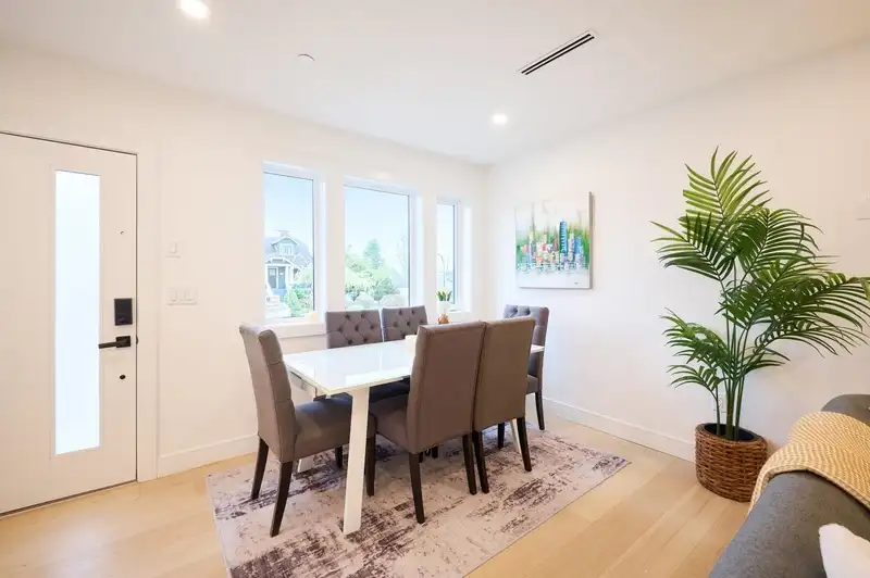3509 TRIUMPH STREET - photo 4 of 21