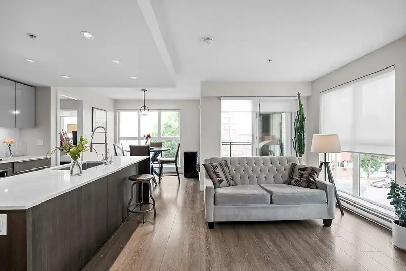 324 1588 E HASTINGS STREET - photo 1 of 26
