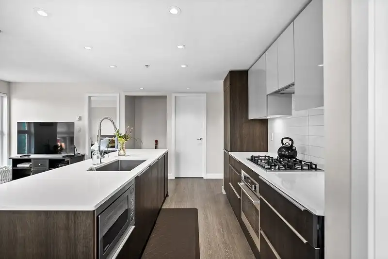 324 1588 E HASTINGS STREET - photo 2 of 26