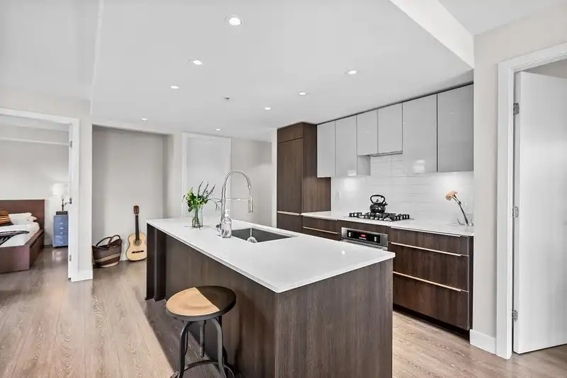 324 1588 E HASTINGS STREET - photo 4 of 26