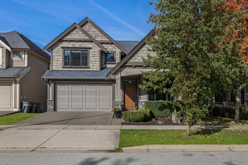 7119 177A STREET - photo 2 of 40