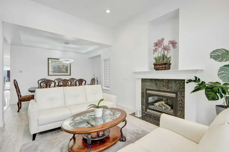 16006 90 AVENUE - photo 3 of 40