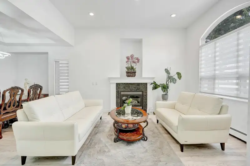 16006 90 AVENUE - photo 4 of 40