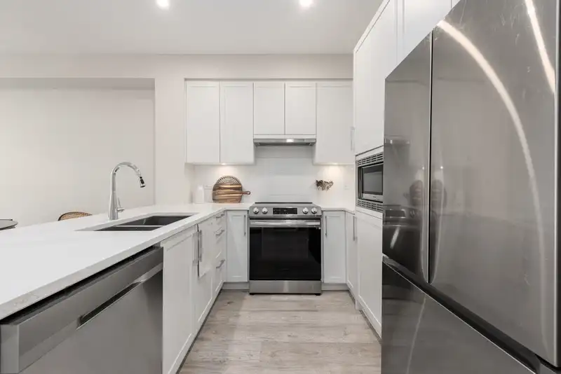 410 2160 GRANT AVENUE - photo 3 of 32