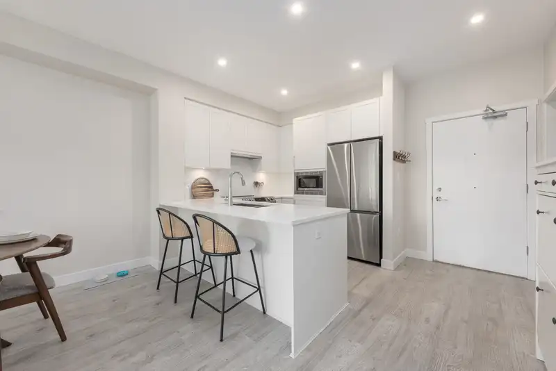 410 2160 GRANT AVENUE - photo 4 of 32