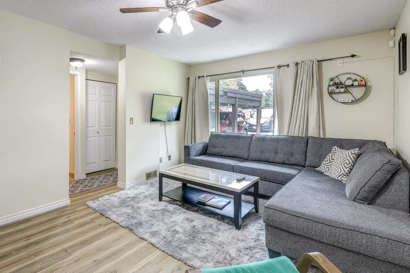 6928 134 STREET - photo 4 of 21