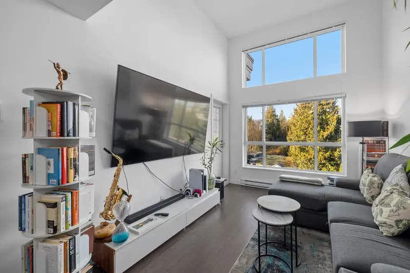 405 10688 140 STREET - photo 2 of 25