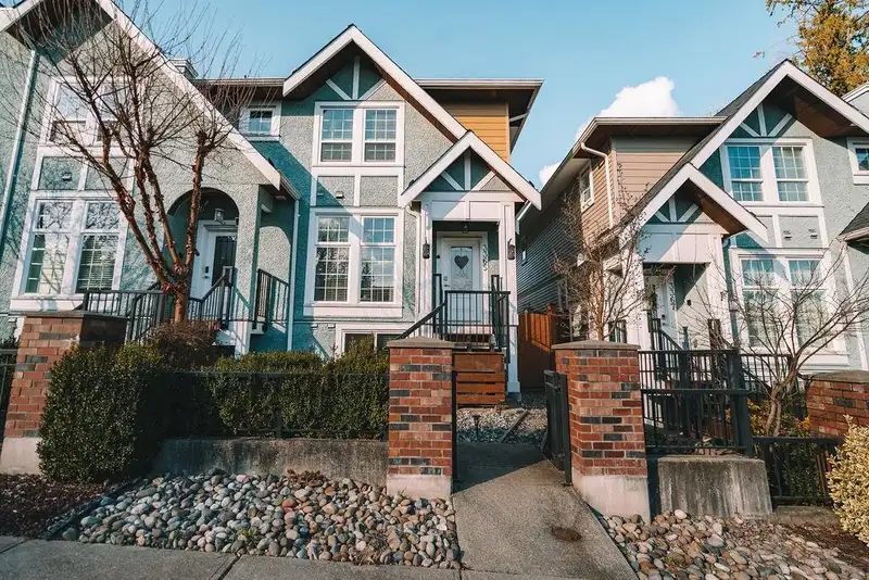 3365 CARMELO AVENUE - photo 1 of 36