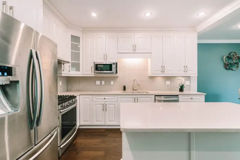 3365 CARMELO AVENUE - photo 4 of 36