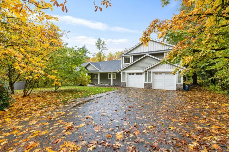 24445 104 AVENUE - photo 1 of 25