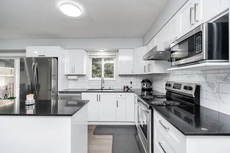 1648 ST. ALBERT AVENUE - photo 2 of 39