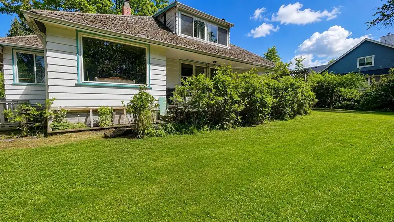 34150 GLENWILL STREET - photo 4 of 33