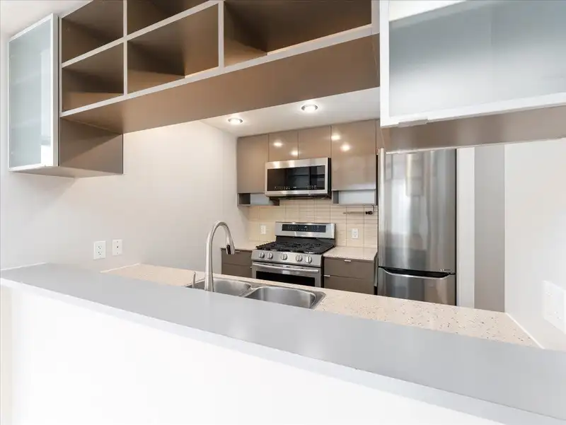 2208 928 BEATTY STREET - photo 4 of 37