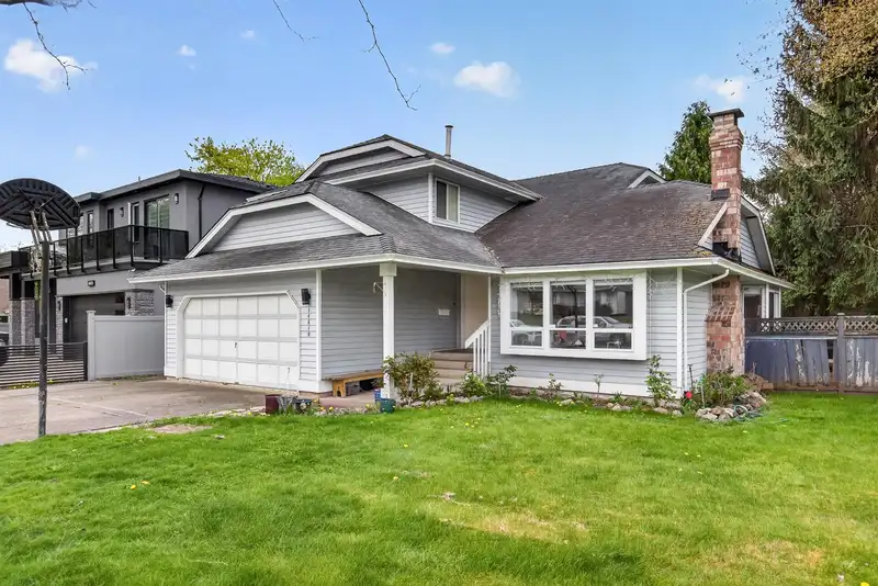 14610 87 AVENUE - photo 1 of 37
