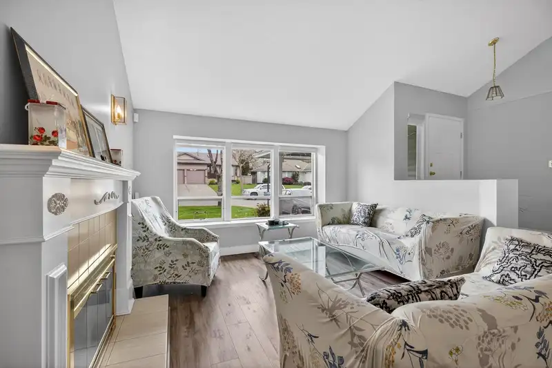 14610 87 AVENUE - photo 3 of 37