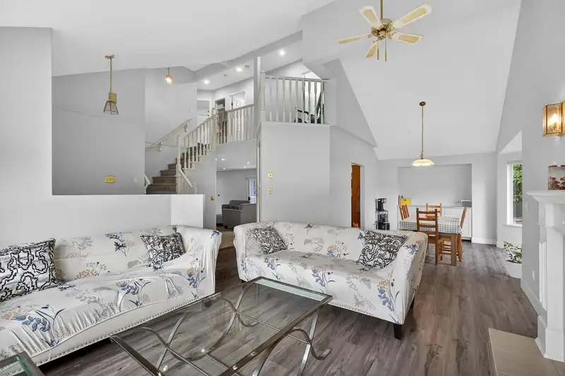 14610 87 AVENUE - photo 4 of 37