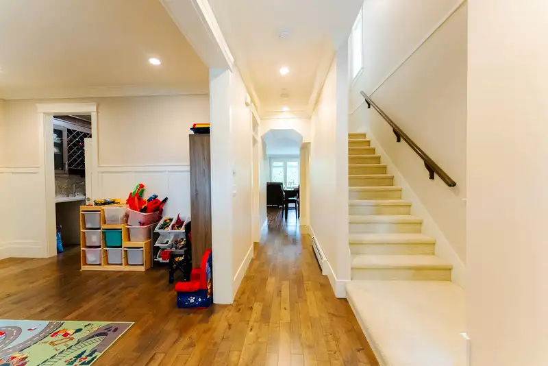 15489 THRIFT AVENUE - photo 3 of 34