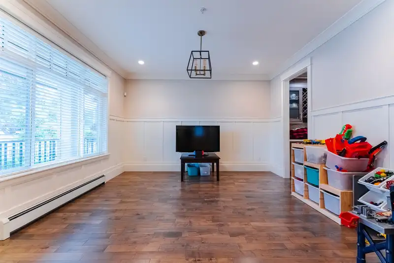 15489 THRIFT AVENUE - photo 4 of 34