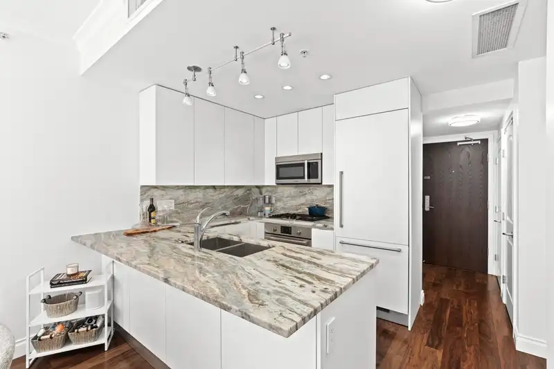 608 199 VICTORY SHIP WAY - photo 2 of 30