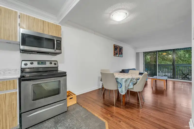 308 601 NORTH ROAD - photo 3 of 32