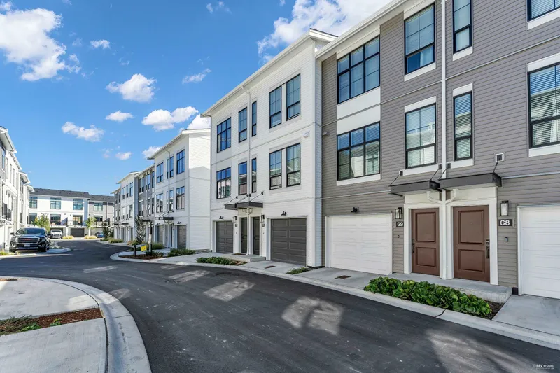 69 2774 MONTROSE AVENUE - photo 3 of 25