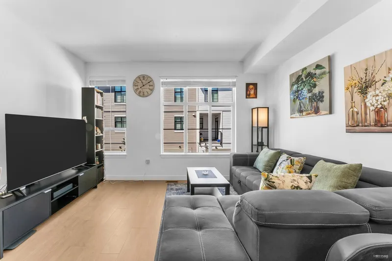 69 2774 MONTROSE AVENUE - photo 4 of 25