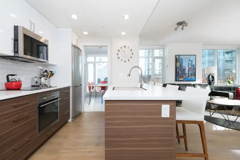 501 161 W GEORGIA STREET - photo 2 of 31