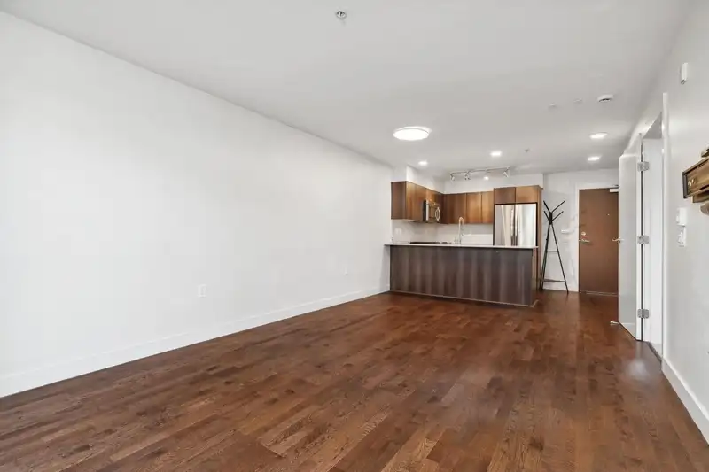 107 7088 14TH AVENUE - photo 2 of 29