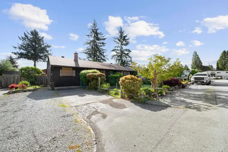 3824 INVERNESS STREET - photo 2 of 31