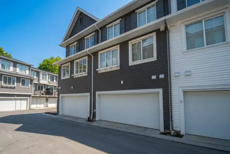 22 16337 15 AVENUE - photo 1 of 1