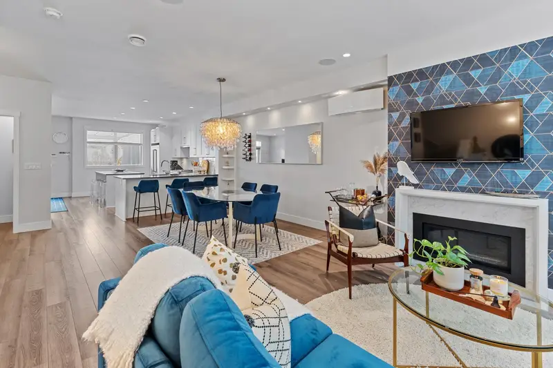 16447 24 AVENUE - photo 2 of 25