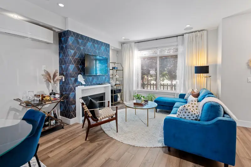 16447 24 AVENUE - photo 3 of 25